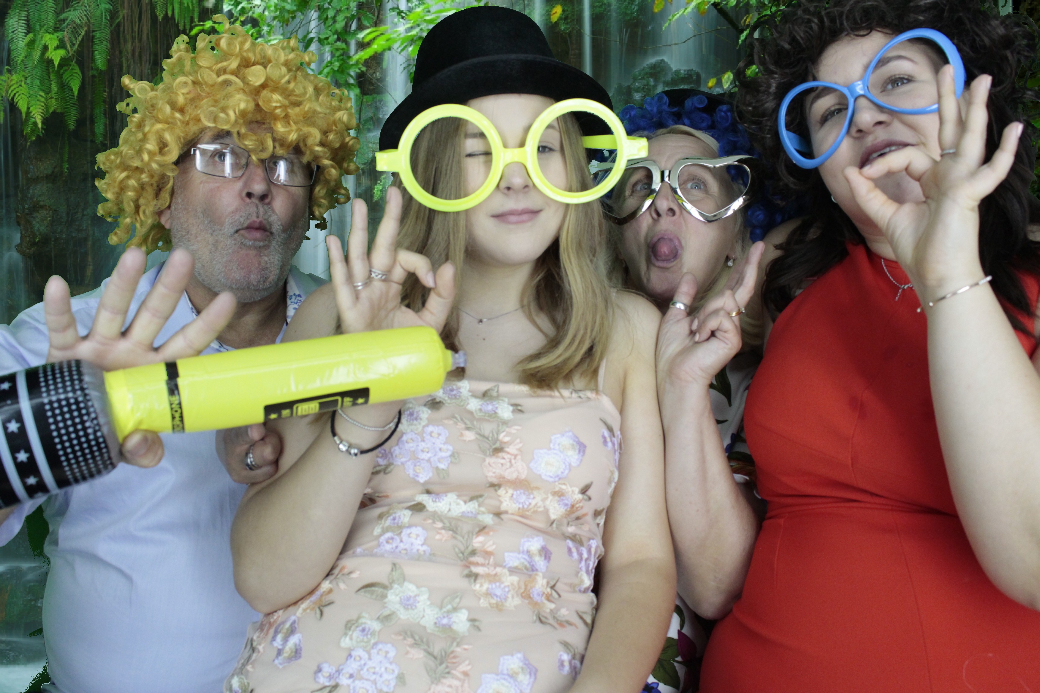 Mr & Mrs Brooks | View more photos from the event at gallery.myphotoboothexperience.co.uk/u/MyPhotoBoothExperienceLtd/Mr-Mrs-Brooks